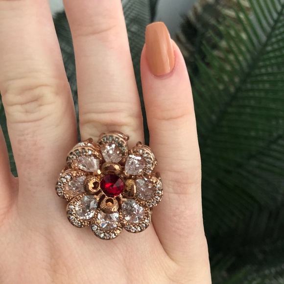 Flower ring - Picture 2 of 4